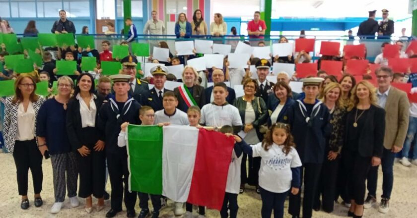 Celebrazioni del 4 novembre, alla scuola “Pirandello” il tricolore nazionale