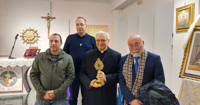 L’Arcivescovo di Taranto, Mons. Ciro Miniero, al Santissima Annunziata per la tradizionale Messa e gli auguri di Natale.