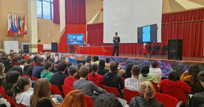 I Carabinieri della Compagnia di Taranto incontrano gli studenti dell’ITCS Pitagora.